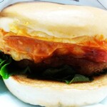 モスバーガー - マッケンチーズ&コロッケ　横から