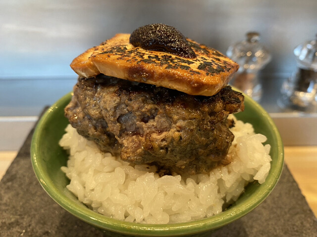 レアハァンバァァァーグ By ぎゅうぎゅうちゃん 肉の森 Niku No Mori 明治神宮前 ハンバーグ 食べログ