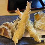 蕎麦 天ぷら 結庵 - 2021年8月。おまかせ天ぷら盛り合わせ。
