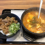 カルビ丼とスン豆腐専門店 韓丼 - カルビ丼ミニ ホルモンスン豆腐鍋セット