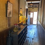 ひのめ - 玄関先 靴を履き替え店内へ