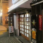 丸千葉 - 店内から漏れる温もりある灯り。みな平等に楽しくやれます♪