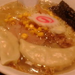 自家製麺 名無し - 塩ラーメン水餃子2個入り(650円)