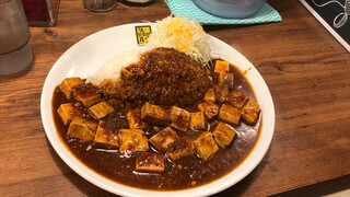 カレー倶楽部ルウ - 麻婆豆腐カレー890円