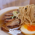 にぼしラーメン かのうや - 全粒粉カタ麺