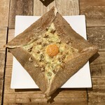 GALETTE - 山の恵みのロースト（くるみのロースト キャベツのクリーム煮 卵 チーズ）のガレット