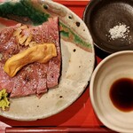神戸牛ステーキ海鮮料理 わ田る - 雌牛のサーロイン　ドライりんご　塩　ポン酢