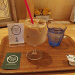 MEG CAFE 511 - ティラミスの果実は札を渡され、席で待ちます