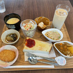 F - もれなくサービスされる日替わりモーニング。