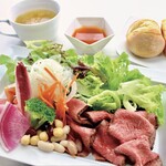 Resutoran Ki-Supuringu Ichiichigo Zero - 高原野菜とローストビーフのサラダ
