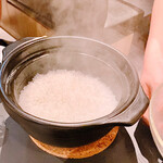 焼肉ホルモン 風土. - 『ゆきさやか』を土鍋で炊き上げた旨いごはん