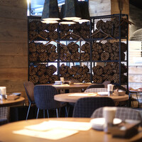 ピッツェリア&トラットリア ゴンゾ - 入口には薪が