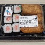 西友 - 料理写真:マグロたたき巻いなり　321円