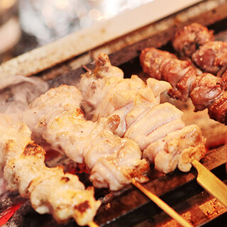 曾在西新宿一家店负责烤鸡肉串肉串九年的店主独立了。