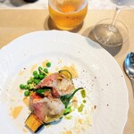 La Brianza - ホッキ貝のサラダ。ホッキ貝もプロが下ごしらえするとこんなに美味しくなるのね〜甘みある味わいなのね〜という目からウロコが落ちた一皿。今まで食べてきたホッキ貝って何だったのかしら？？う〜ん