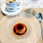 La Brianza - いつものディカフェコーヒーと雪室熟成ジャガイモプリン。ジャガイモの素朴な甘みが生かされていて美味しいから、香ばしいカラメルは先にすくって楽しみいただいちゃって、後からプリンのやさしい甘み堪能しました♡