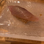 Sushi Ishijima - カンパチ、これも脂が乗り過ぎておらず、さっぱりいただける