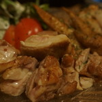 煮込みと惣菜 かん乃 - 肉盛り（鶏肉、手羽先、ブタ肉