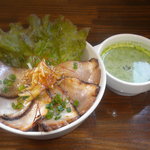 ナツメグカフェ - 自家製チャーシューのチャーシュー丼と小松菜のスープ