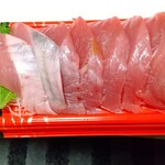 角上魚類 - 生カツオ（400円）