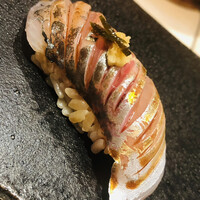 鮨 こしかわ - 鯵です。薬味は生姜と青唐辛子の醤油漬け