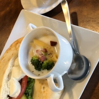 オシャレな空間 赤坂でランチに使えるカフェ ランキング 食べログ