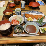 お食事処 帆竿 - 料理写真:とんかつ定食（1100円）
