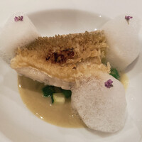 スリオラ - 甘鯛のうろこ焼き カレー風味のバスクシードラソース