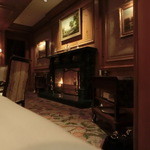 暖炉が落ち着いた雰囲気に拍車をかける