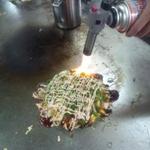 一銭 - 大好評！お好み焼きを炙ります！　源平焼980円（ネギ＋チーズ＋明太マヨ＋炙り）