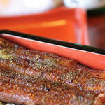 泉新 - 鰻重のアップ