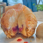 エスリビングハナレ - 白桃のクリームパイ/660円