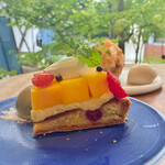 エスリビングハナレ - マンゴーのタルト/583円