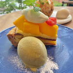 エスリビングハナレ - マンゴーのタルト/583円