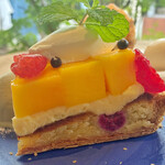エスリビングハナレ - マンゴーのタルト/583円
