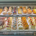 エスリビングハナレ - ケーキは種類豊富✨️
