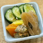 鮒兼 - このお新香もビールお願いすると先に出してくれるんです　ああ一杯飲みたいｗ