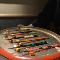 名古屋焼肉きらく - お箸を好きなものを選ばせてくれるんですよ