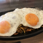 ぼてこ - 料理写真:肉焼きソバ＆目玉焼き