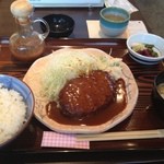 Tonkatsutamagawa - ハンバーグ定食（880円）