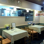 孫吉 - カウンター撤去後テーブル席になりました。