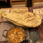 インドネパールレストラン ラリグラス - 巨大なん何？w カレーもたぁーっぷり！