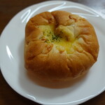ジュリアンベーカリー - 焼きチーズカレーパン(270円)