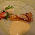 リストランテ ヴォナ フォルトゥーナ - ＜2012年11月＞紅玉リンゴのトルタ　アカシア蜂蜜と生姜風味のジェラート添え