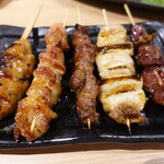 夜通し酒場 - 串5点盛り(605円)