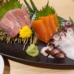 夜通し酒場 - 刺身三点盛り(1098円)