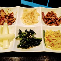 兜 中目黒店 - 初葉六種盛合せ。