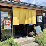 Rakuichi - 店舗入口、通り沿い。
