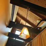 楽市 - 天井部分、
      程よく暗さのある雰囲気…