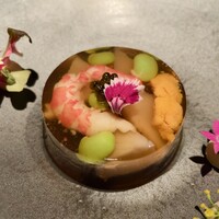 クラージュ - 北海道の甘海老 雲丹 ホタテ 枝豆のゼリー キャビア ホース・ラディッシュ 広島の梶谷農園のエディブル・フラワー